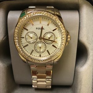 NEW Fossil watch - No offers